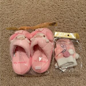 My Melody Pink Slippers and Mitten Set